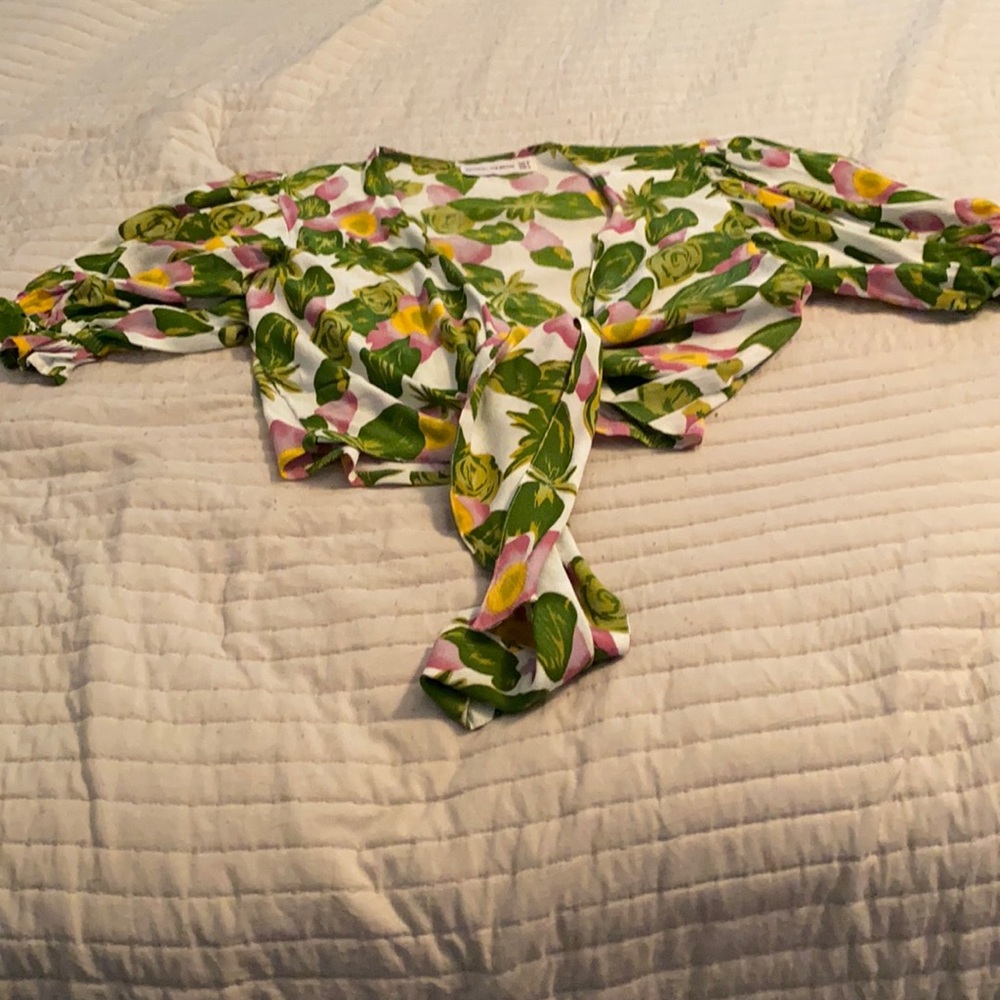 Tropical tie front crop short sleeve blouse!